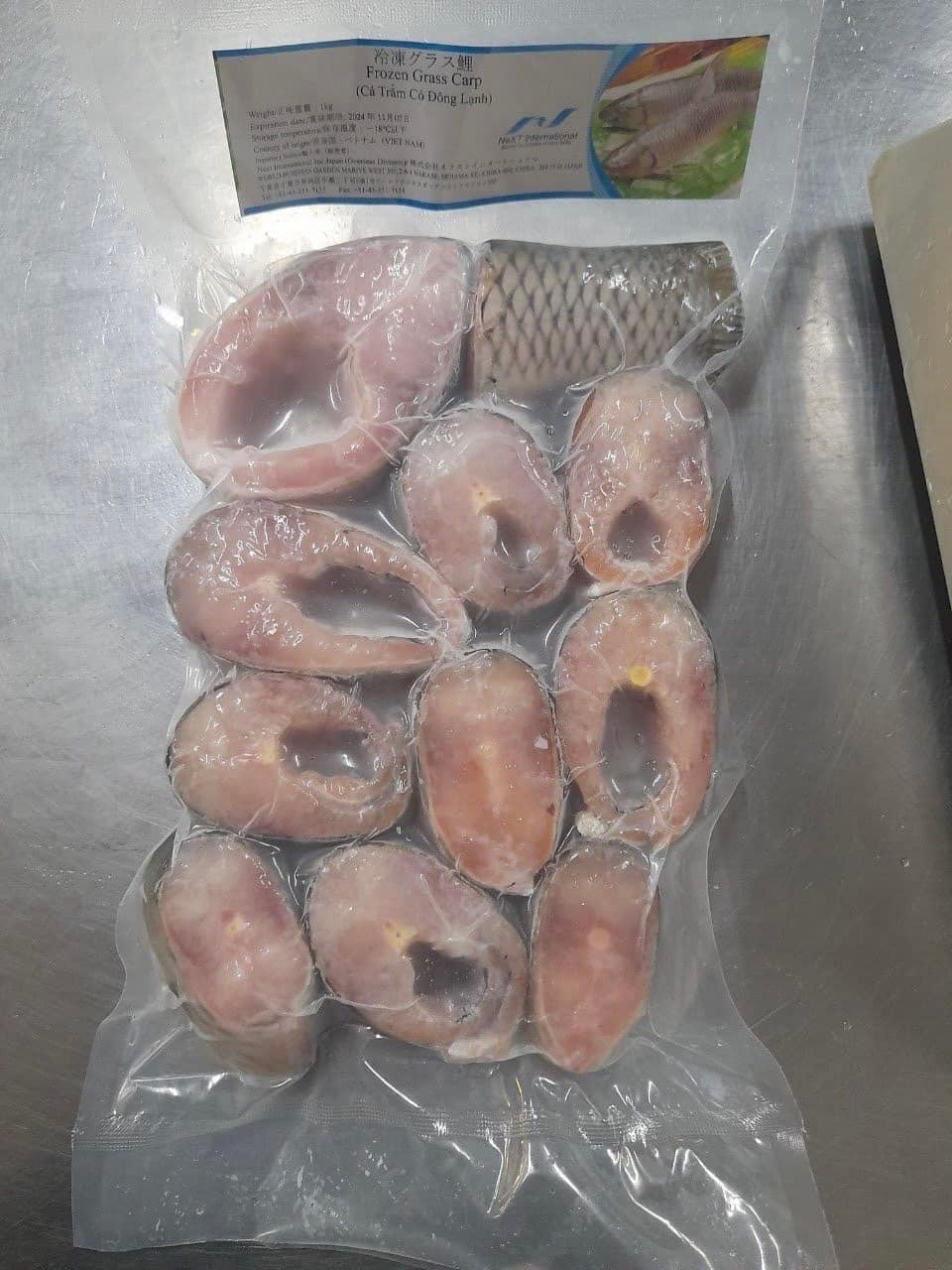 冷凍カット綜草魚・CÁ TRẮM CẮT KHÚC・草鱼 売切れ（HET HANG)